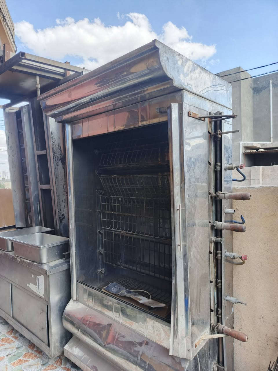 اغراض مطعم للبيع سعر مناسب
1-فرن بيتزا اصلي حجر . 
2- حمايه تمن ومرق 5 بلانكات. 
3- حمايه كنتاكي حجم كبير. 
4- شوايه دجاج 8 اشياش اصلي 0_8.
5- شوايه كص 8 عيون مزدوج اصلي 0_8.
6- عارضه مقبلات 12 بلانك اصلي نظيفه.


**إذا كنت صاحب هذا الإعلان وتريد حذفه لأي سبب، رجاءا أرسل رسالة إلى الدعم الفني**