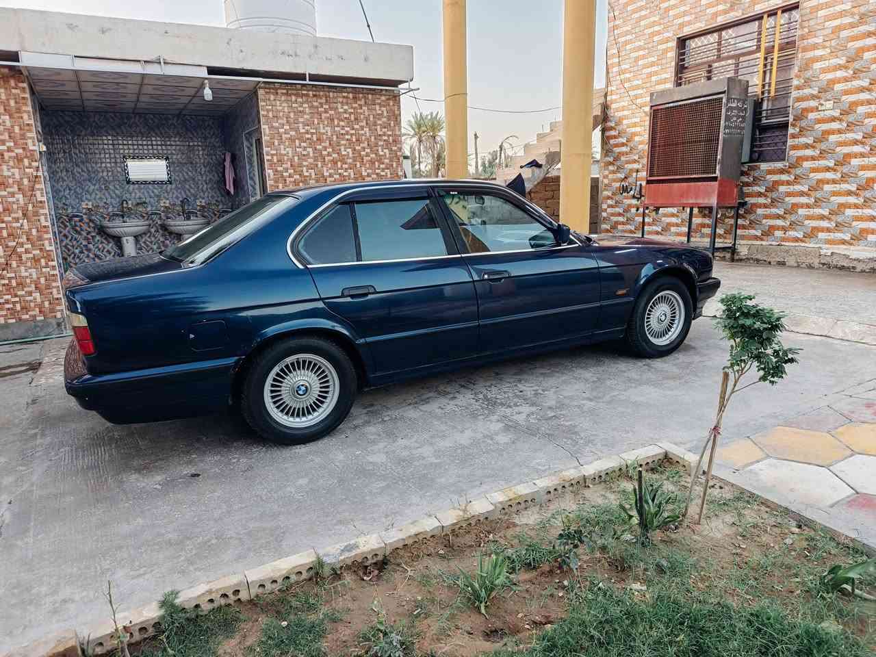 سلام عليكم بي ام دبليو 520 اصل بليته ومحرك اوتو  للبيع او مراوس كفاله عامه ماشيه 300 رقم ذي قار سنويه2026
تبريد ثلج داخل كله شغاله على وضع الشركه داخله جلد ملكي تحكم كشنات ساعه كلشي كهربائيات شغال سنتر لوك تخم تاير حداديه جديده لايت زنون كير ومحرك مكفولات لا تبخير ولاتنقيص السياره بيه نصبه تخبل ومصروف عليه كلش هواي الجناي يعرف مكاني النجف السعر 65 وبيه مجال مكاني النجف ***********
