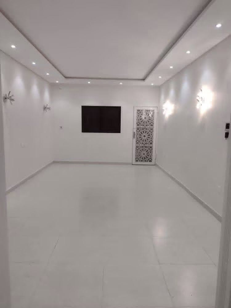 جميع انواع الاصباغ المودرن والحديث وحسب ذوق الزبون
وباسعار تنافسيه. 

1تصليخ الشتقات والفطور 

2معالجه الرطوبه

3طلس الجدار

4جميع الاصباغ

اسعارنا تختلف وحسب الاتفاق باليوميه او قطعي 

مواد وعمل 

***********
