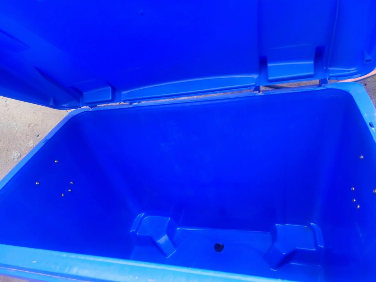 حاويه نفايات للمطاعم والفنادق حجم كبير جديده ما مستخدمه
السعر 100 وبيها مجال اليشتري 

يتواصل واتساب ***********
