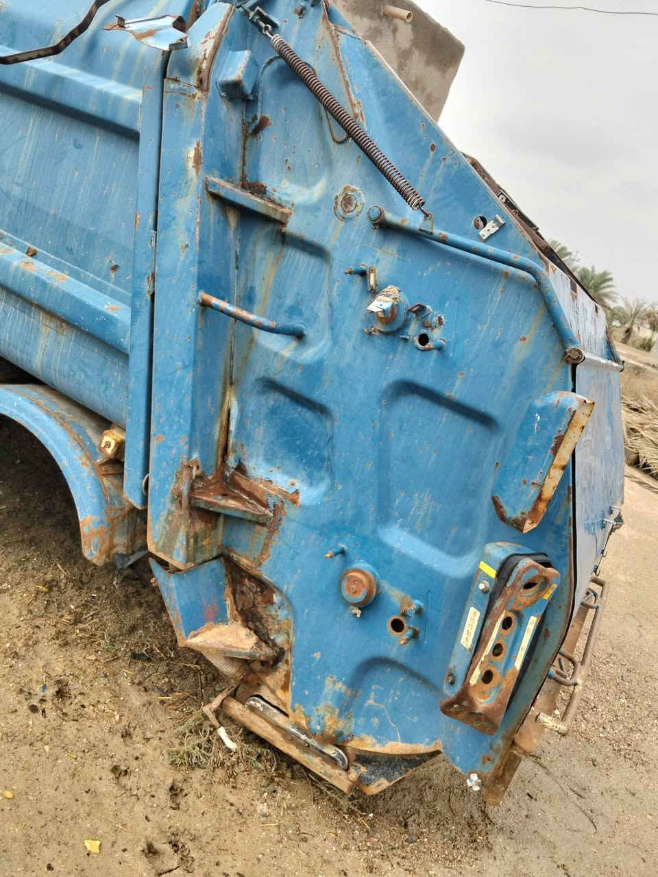 سلام عليكم لبيع كابسة نفيات مال كنتر 4 طن العنوان البصرة سعر 15 ورقه ***********
