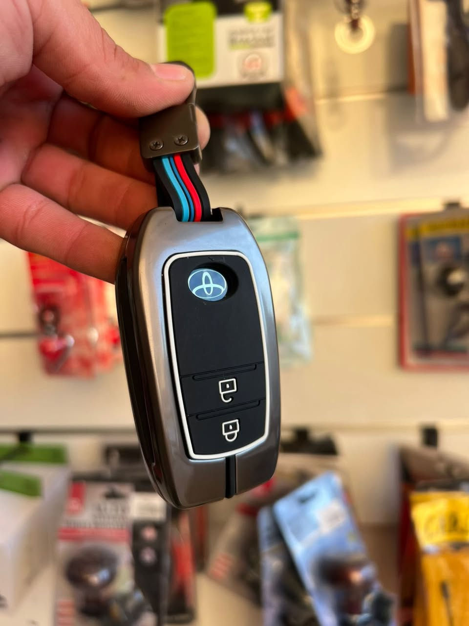 السلام عليكم توفر لدينا 
واقيات راف فور 
غلاف بصمه كامري -كورلا -عذاري 
غلاف دشبول راف فور -كرنفال وباقي السيارات 
العنوان الزاب السايدين مفرق الصباغيه 
***********
‪0782 609 9399‬
