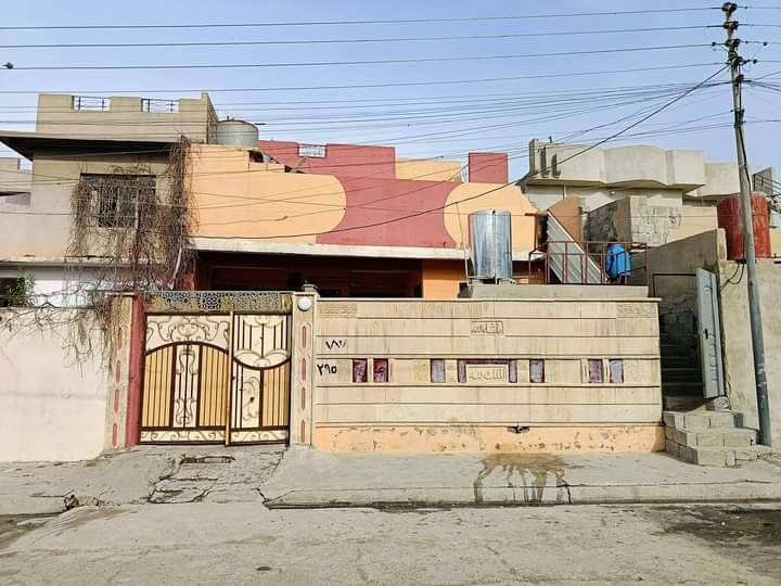 دار للبيع في حي القدس
مساحه 200م واجه 10م

طابقين الأول معزول عن الثاني وكل طابق غرفتين وهول وصحيات كامل

كهرباء +ماء+ تبليط

بيت طابو ملك صرف

***********
