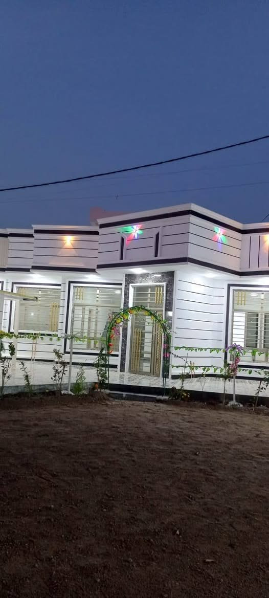 بسم الله الرحمن الرحيم
للبيع بيت منطقه شهابي مقابيل زراعه الكرمه 
مساحه 450متر 
مكون من قرفتين وصاله وحمام ستقبال ومدخل ومطبخ 
مكمل من كلشي 
***********
