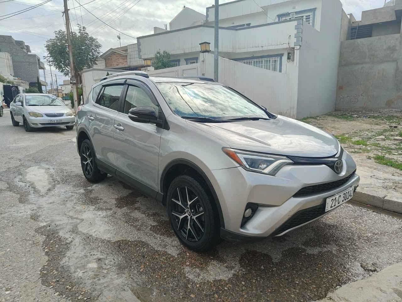 سلام عليكم TOYOTA RAV4 2018 السياره فول فول فول مواصفات اخر فئه بل مواصفات 
مواصفات SE
🚘 حساسات اماميه وخلفيه
🚘 رادار امامي وخلفي
🚘 ويل 18 كروم
🚘 بصمه
🚘تحديد المسار
بصمه ابواب
🚘حساسات بل مراية
🚘 نضام ABS
🚘 اوضاع ECO.SPORT
🚘 صندوق شفت
🚘 شاشه كبيره
مقاعد جلد
مقاعد كهربائي
فتحة بل سقف
تحرك استيرن
السياره مكفوله كفاله عامه كلين
بل نسبه للسعر 185 وبيه مجال
رقم التلفون ***********
