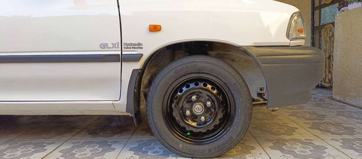 السلام عليكم سايبه موديل 2010جاهزه من كلشي من مكينه كير حداديه تخم تاير تبريد تدفئة ترايك للبصره احلى من الصور صدر مشط جدد بورستيرن جديد كله جديد السعر 37وبيها مجال***********
