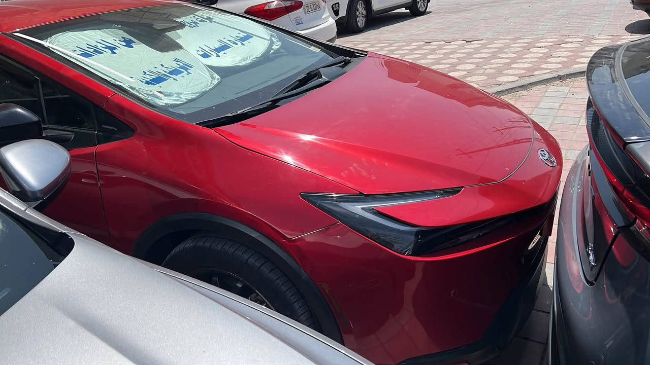 ‏تويوتا بريوس هايبرد موديل 2023
اللون :- احمر او طماطي 
قوه المحرك :- 2.0 Hybrid
بصمه 
بصمه ابواب 
تحكم ستيرن 
رادار امامي 
كامره خلفيه 
هند بريك كهرباء 
اربع انضمه قياده 
‏SPORT.ECO.NORMAL.CUSTOM
تبريد شاشه بيانو 
شاشه دشبول الكتروني  
مانع انزلاق
تحديد مسار
لمس اناره داخليه 
لايت LED 
اوتو هولد 
حساسات ابواب 
بقيت المواصفات معروفه 
السياره حادث فقط الجاملغ الايمن وتكحيل بالباب 
 للاستفسار الاتصال ع الرقم 
***********
السعر (158) ورقه وبيها مجال بسيط
