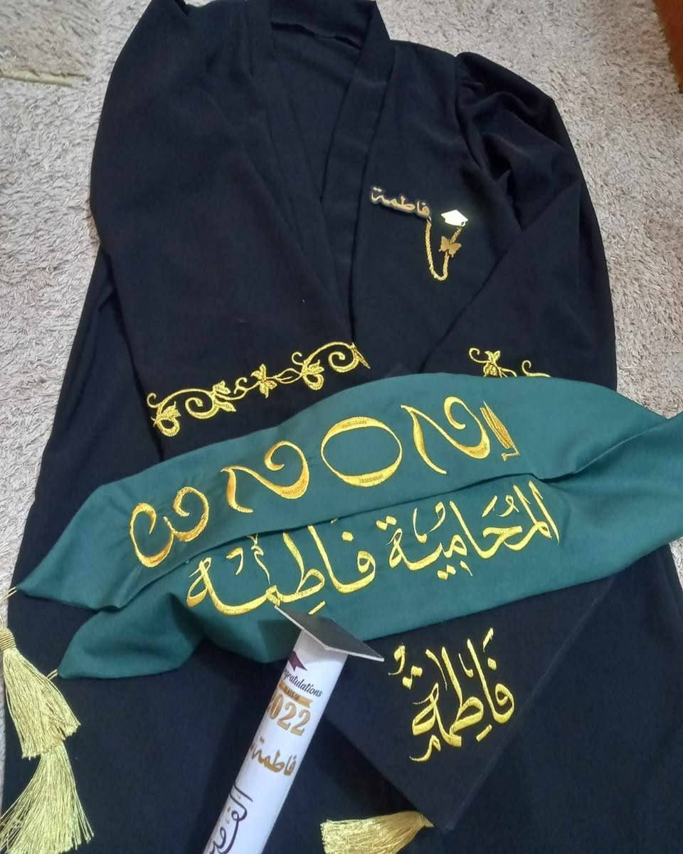 🎓✨ تخرجك يكتمل ويانا ✨🎓

عدنه تجهيز روب وقبعة ووشاح
وطباعة وتطريز بأفضل جودة 👌

🎨 متوفر بكل الألوان اللي تختارها

🔥 عروضنا 🔥

✔️ روب + قبعة + وشاح (بدون طباعة)
💰 بس 15 ألف (بدون توصيل)

✔️ روب + قبعة + وشاح + طباعة القبعة والوشاح
💰 32 ألف (ويّه توصيل 🚚)

⭐ ملاحظة:

- القبعة والوشاح الملكي يضاف 5 آلاف لكل قطعة
- أسعار التطريز تختلف حسب الطلب

📜 عدنه شهادة تخرج:
💰 بـ 3 آلاف و 5 آلاف

📦 متوفر مفرد وجملة
📩 راسلونا خاص للحجز والاستفسار

خلّي تخرجك مميز وأنيق ويانا 🎓💙
ملاحظة الاسعار والعروض لقياسات الابتدائية والروضة


**إذا كنت صاحب هذا الإعلان وتريد حذفه لأي سبب، رجاءا أرسل رسالة إلى الدعم الفني**