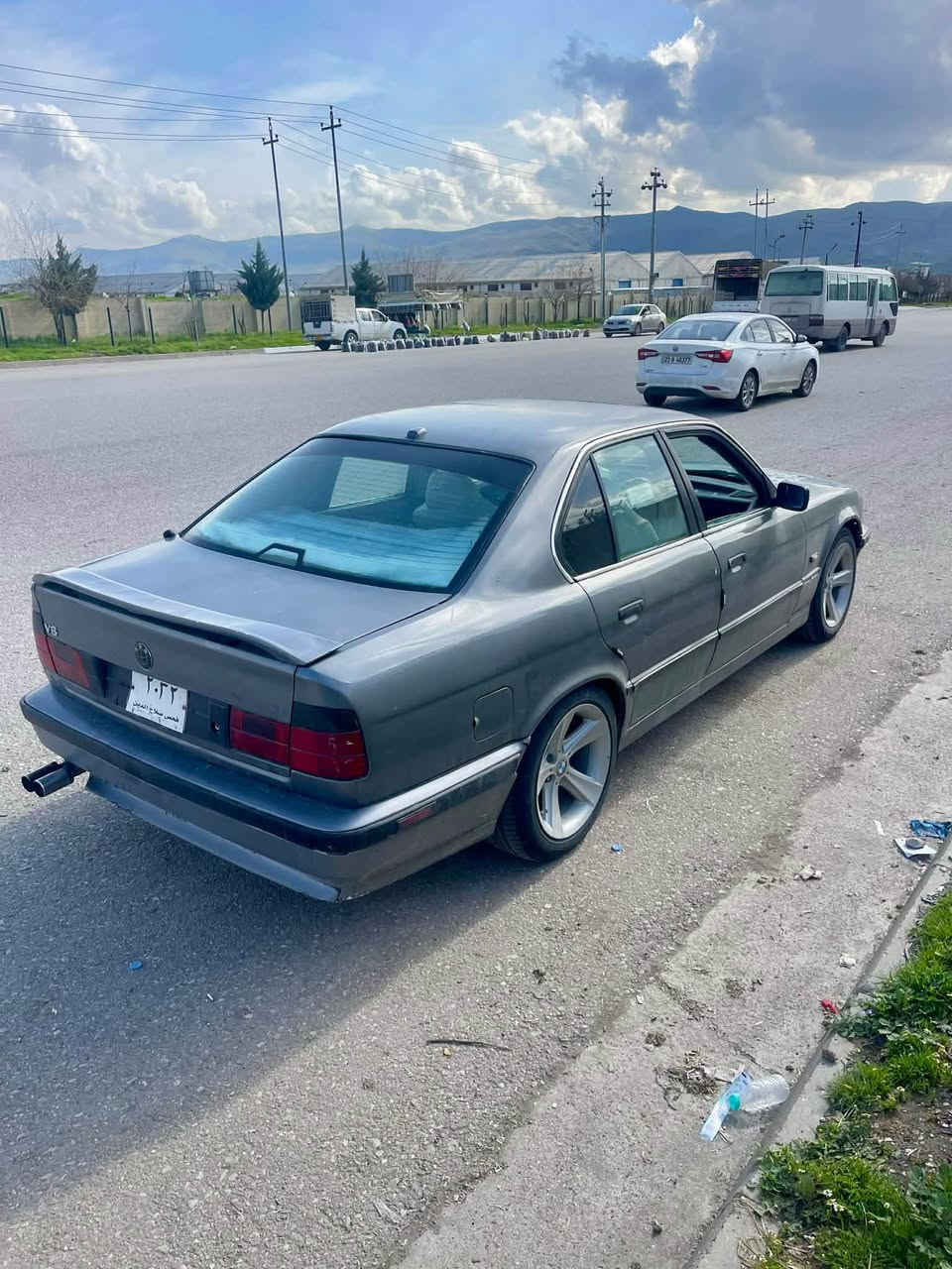 سەرەتا بەناوی خودا❤️❤️
BMW 520 گێڕ عادی مەكینە كەپس
ئاڕم. پلاستیك سلێمانی 
گێڕو مەكینەی بەشەرتی دە فیتەر دوكەڵو بوخاری نیە ئەكسلی بەشەرتتت مەكینەی دیجیتاڵە كارەبای گشتگیانی بەشەرت ناوگێچ كامل ئیشەكات 
گەرمی بەشەرتت🔥
تەبریدی هەموشتێكی پێوەیە كەمێك نەقسی هەیە 
تەقەو ڕەقەی نیە دەعمو لێدراوی قورسی نیە پێشو پشتی كەپسە شانوسەقفی بەس ماشەڵای دەوێت داشبوڵی تەقیویو ڕزیوی نیە ئاڕمو ئەوەلیاتو موسو بڕاوە بەشەرتت بۆقوەت بەس ماشەڵای دەوێت  
سعری (27)گەڵا پارەی علوجێكە 
سەیارەكە لەسلێمانیە 
قیستو قەرزم. نیە لەگەڵ ڕێزمدا 
ژم :*********** فایبەری لەسەرە Singapore
