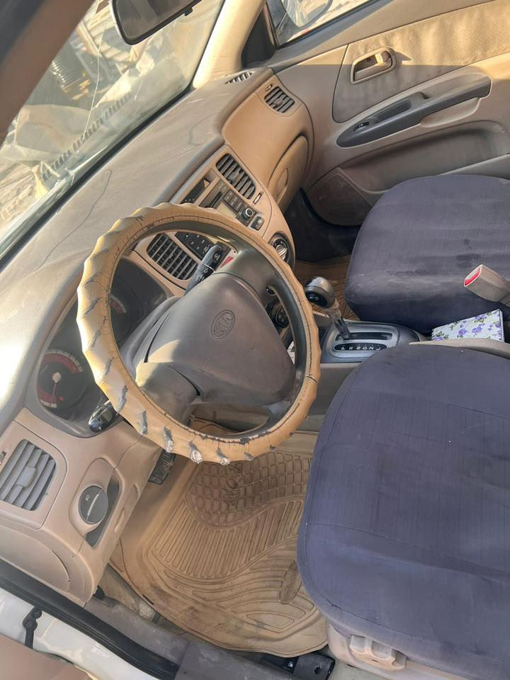 و سلام عليكم كيه ريو موديل 2012 مكفوله من صبغ او ضربه تبريد ثلج حداديه 60/100 مكينه 1600كير خير من الله سعره 55بيه مجال
***********
