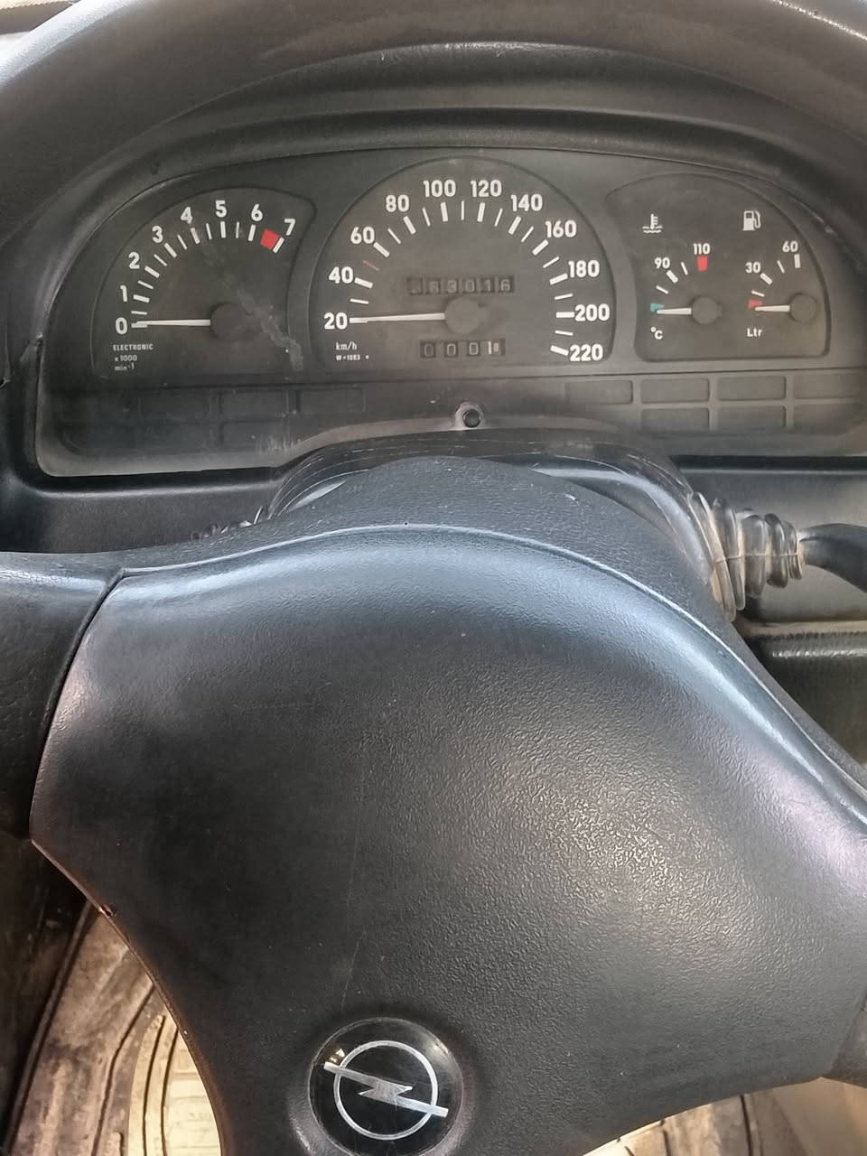 السلام عليكم فكتره موديل 91حجم 16رغم نينوى انكليزي بيها كاربون مكينه كير شرط طخم جديد كهربائيات كلها شغاله هندبريك شقغال مالت رزق اغتصادي بل بانزين بيها البدنه الكدام ام بدله انطيك شواصي وبجم شرط لاكص ولا ضرر سياره حيل لينه بل مشي السعر 35بيها مجال اشويه حك الجيه رغم الهاتف ***********
