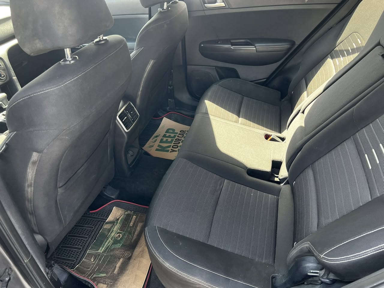 سلام عليكم سبورتج 2017 سيارة
حادثة ربع بنيد وربع جاملاغ  

ماشية 78الف

***********
