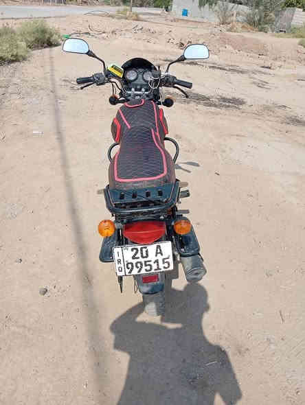 السلام عليكم 
دراجه بوكسر نضيفه وكلشي بيها بلادي وكامله على 24حبايه مرقمه سنويه ديالى مكاني بغداد علي الصالح 
السعر خاص ***********
