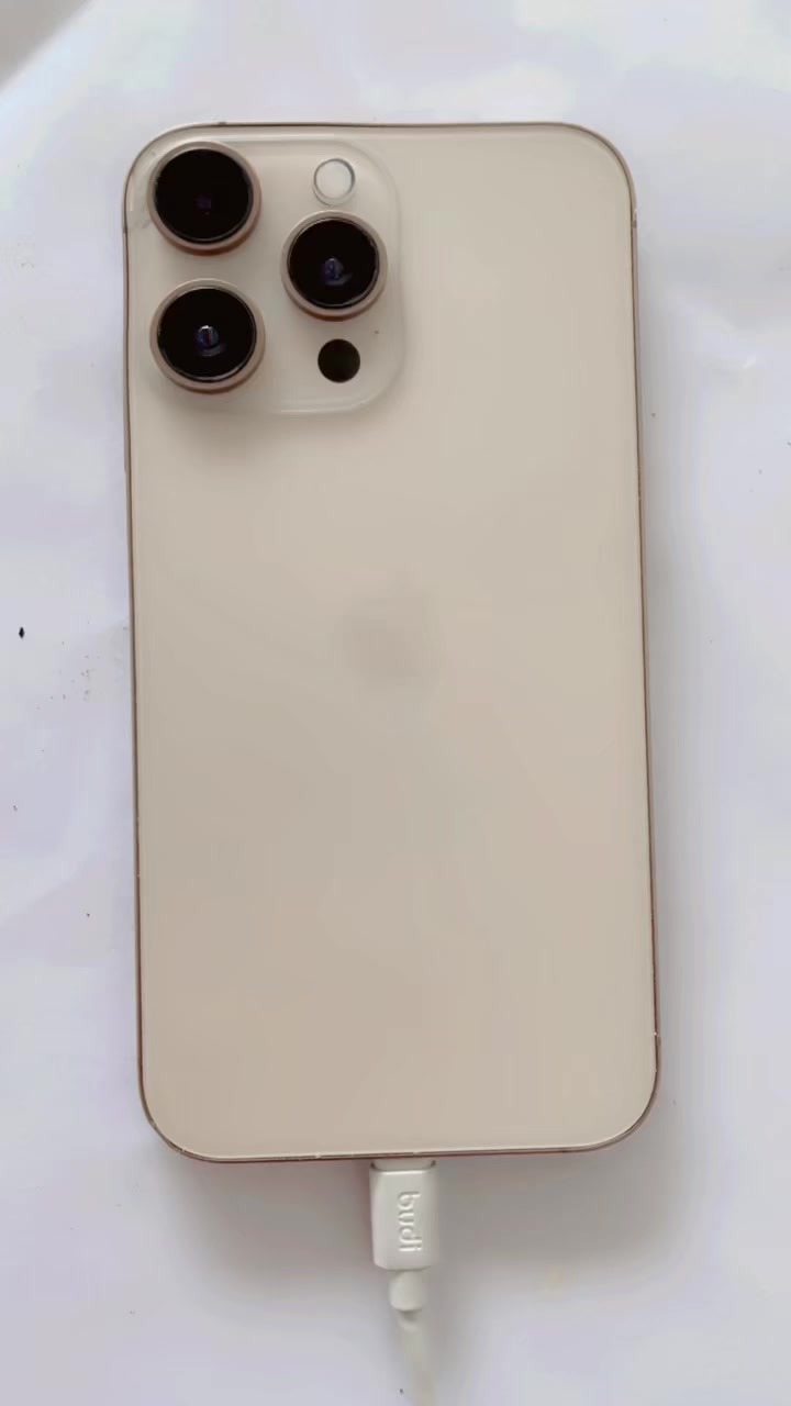 آيفون ذاكره ١٢٨
بطاريه ١٠٠
***********
***********
