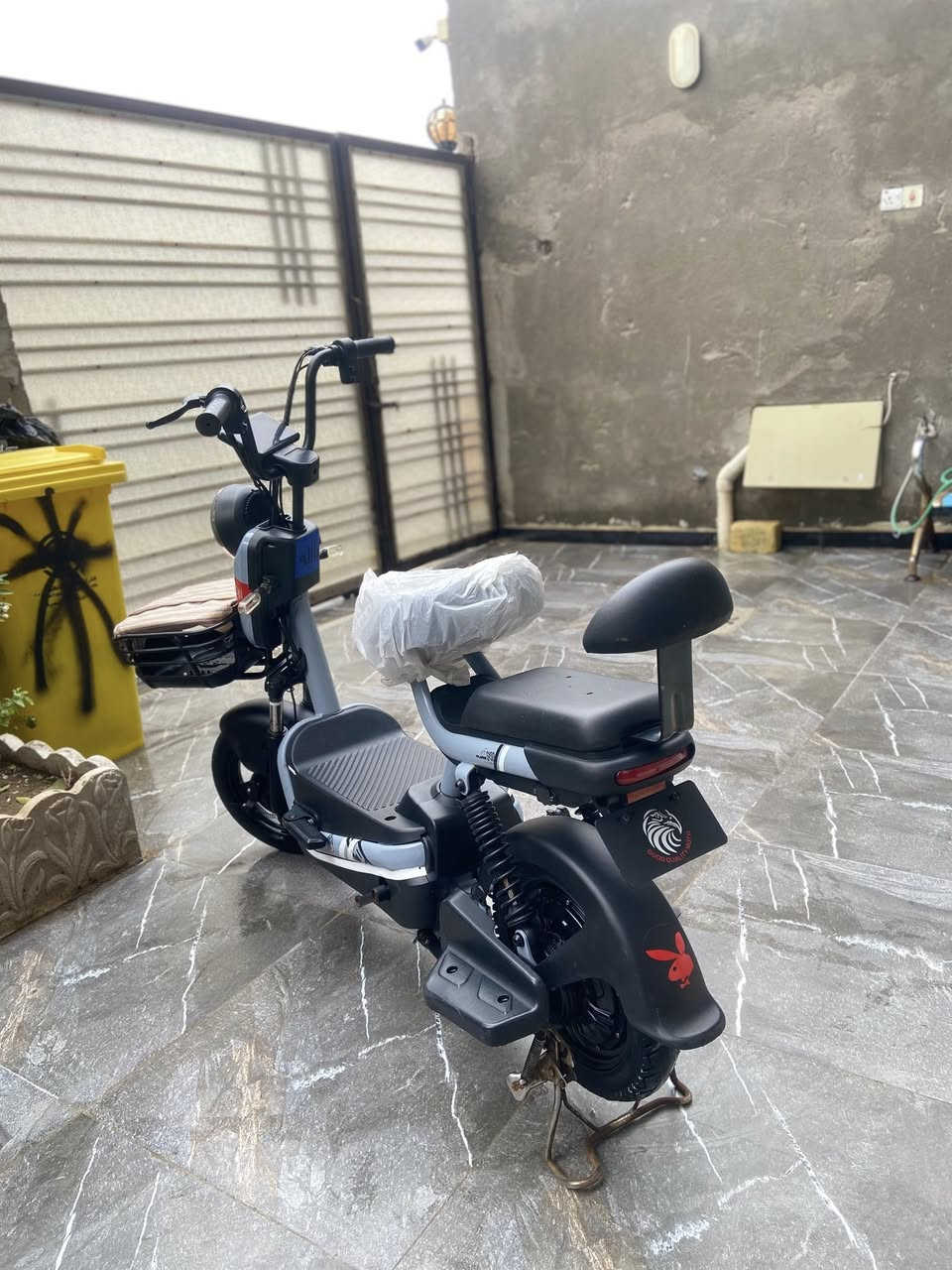 سلام عليكم للبيع دراجه شحن بطاريات جدد حجم دراجه 14 شراي يتصل سعر 300 مكان بصره القبله 
***********
