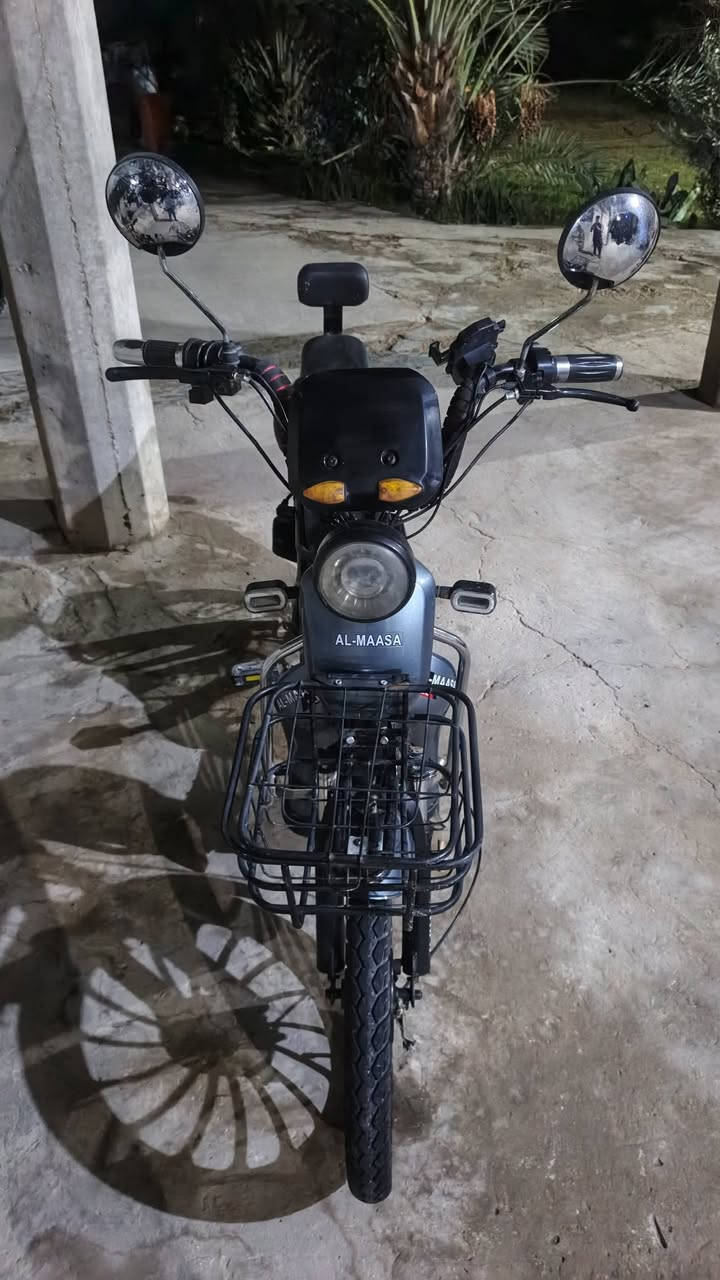 البيع موديل ٢٥ شغالة
السعر ٢٢٥ و بيهة مجال بسيط
***********
