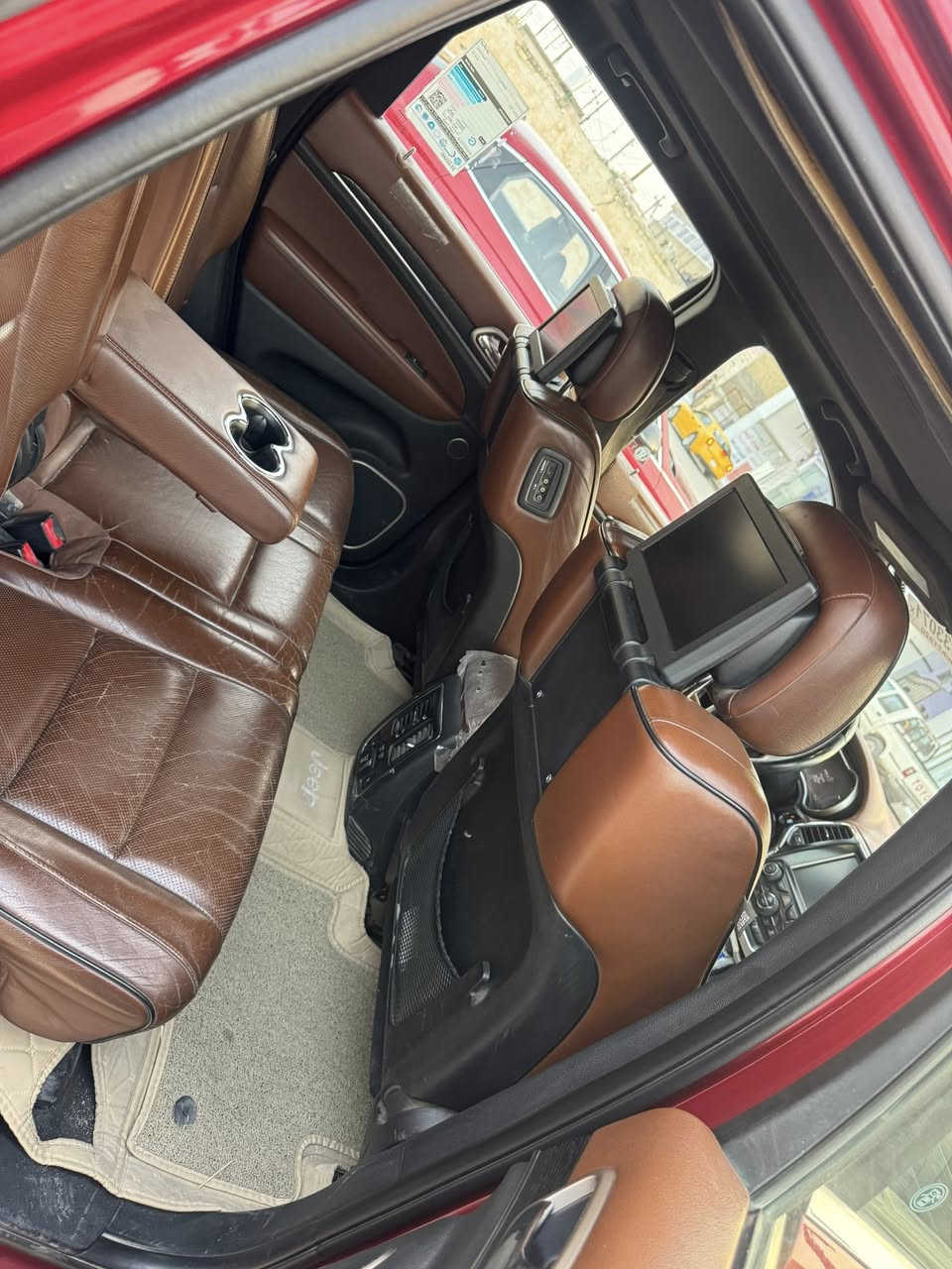 السلام عليكم 
جيب 14  سومت اعلى فئه   جديده ماشيه 115   كفاله عامه عدا بنيد وجوملغ  جديده من مكينه  كير  حداديه تبريد  تخم تاير  
مكاني الشطره  
باسمي  بغداد دولي شرط التحويل 
اخوان فوول  سومت   
السعر 2   شده  
***********
***********
