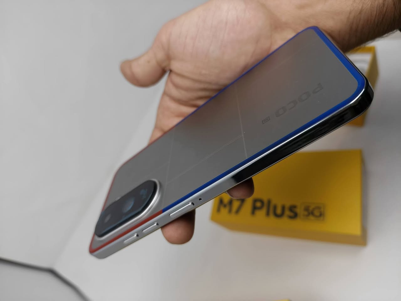 السلام عليكم مبايل بوكوm7 ذاكره 256
السعر 150 الف يوجد توصيل كافه المحافضات 5الف 
واتساب ***********
