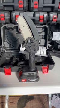 منشار كهربائي • جديد غير مستخدم • مع كامل الملحقات