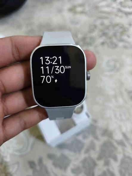 سەعاتي شاومی ٤ زەمانی اتی لو بی 

تەلەفونی پێ ئەکرێت Always-on display ئاوی تێناچێت لێیانی دڵ و ئۆکسجین ئەپێوێت شەحنی بەرگەی 20رۆژ زیاتر ئەگرێت لەگەڵ ئایفۆنو ئەندرۆیدا رەبت ئەبێت زاکیرەی 16گێگایە*********** السليمانية
