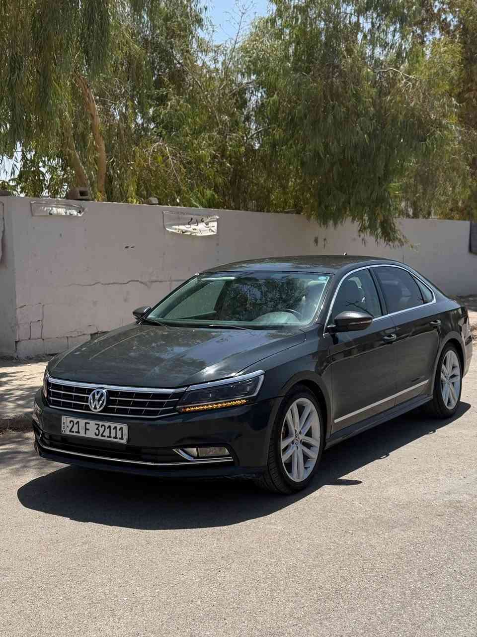 باسات R line  موديل 2017 وحيدة بكركوك
محرك 1.8 توربو 
الموصفات
 داخل ابيض
كشن كهرباء 
كشن هيتر 
كشن جلد 
رادار جانبي 
رادار مراية 
لايت black edition 
لايت زينون اربع عدسات 
بلاجكتور زينون 
ويل 19
دبل دوسات شركة ختم R line
لون سمنتي 
ضرر جامرلغين وبونيد 
ارباك راجع سستم 
‏ 135mile 
السعر 135وبيها مجال 
***********
