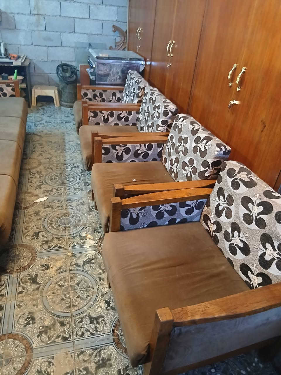 غراض مستعمله نظيفه جدا للبيع كلمن وسعره المراسله خاص او الاتصال ***********مكاني بغداد
