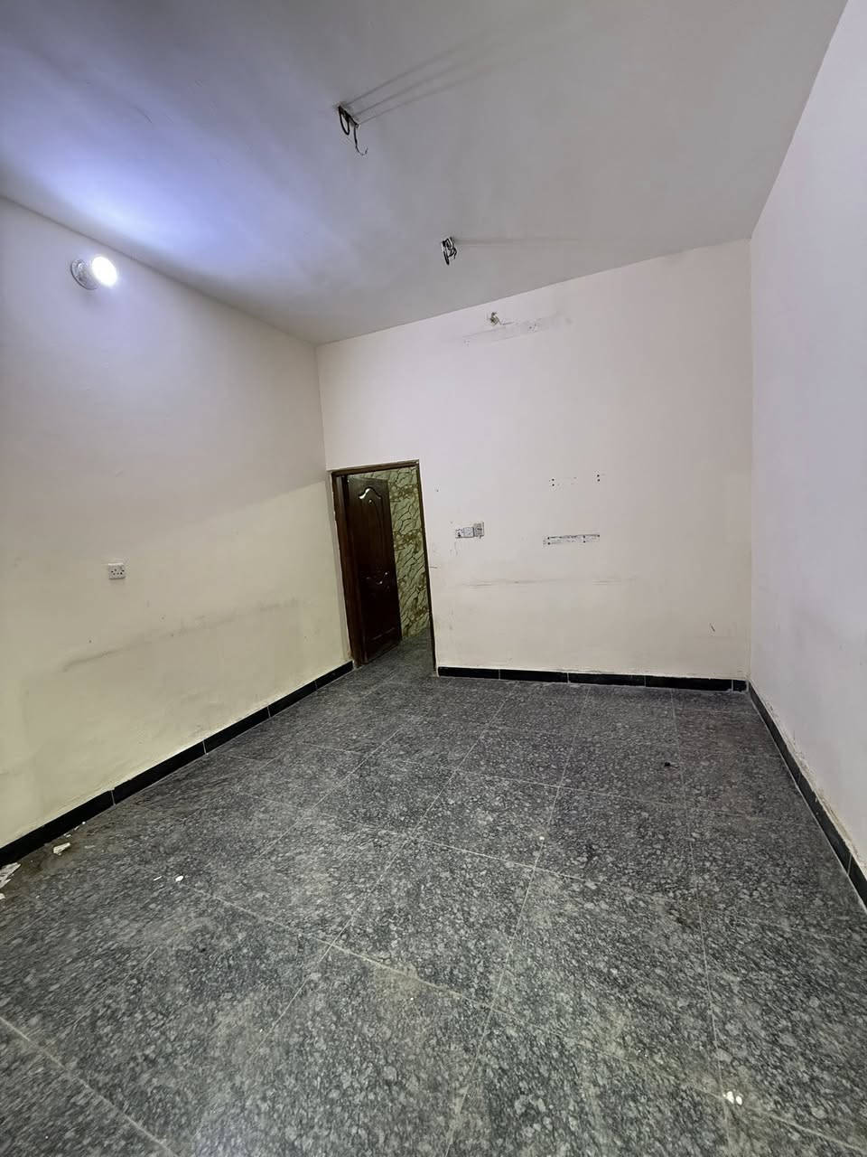 السلام عليكم بيت البيع طابو زراعى سند 25   طابق ونصا غرفتين نوم واستبقال ومحلقاته ابو دشير بالنهايه الضغط مقابل معمل الببسي ***********
