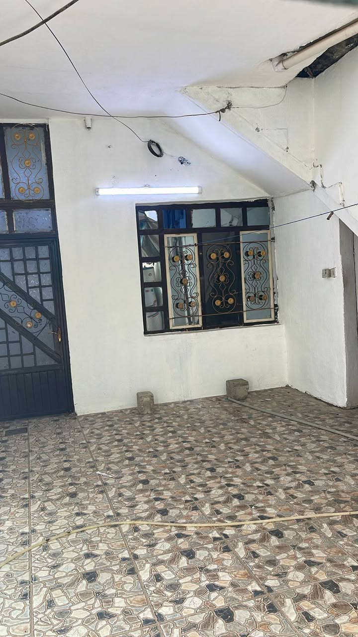 بيت للايجار أرضي 100م غرفة نوم واستقبال هول مطبخ حمام داخلي تواليت خارجي كراج مسقف سيراميك فول كركوك الواسطي قرب أسواق انور قرب جامع حمزة بن عبدالمطلب الماء والكهرباء على صاحب البيت هاتف *********** أبو شاهين ايجار البيت 250قفل
