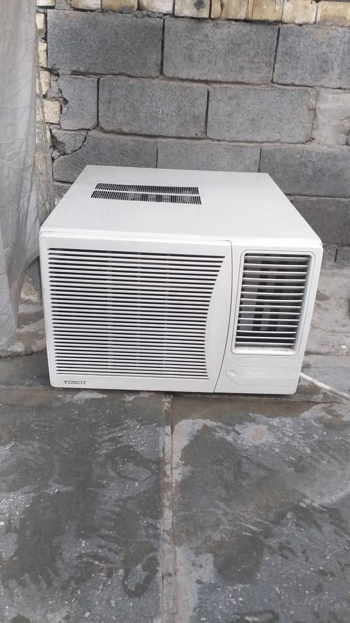 مكيف TOSOT توسوت طنين جديد مستخدم قليل جدن  تبريد شرط ثلج  وفصل نساهة ميفصل كهرباء ضعيفه هم يشتغل على 180 الكهرباء وصوت مابي ابد من يشتغل عبالك طافي مونفس باقي المكيفات صوت علي ورجه *********** التواصل
