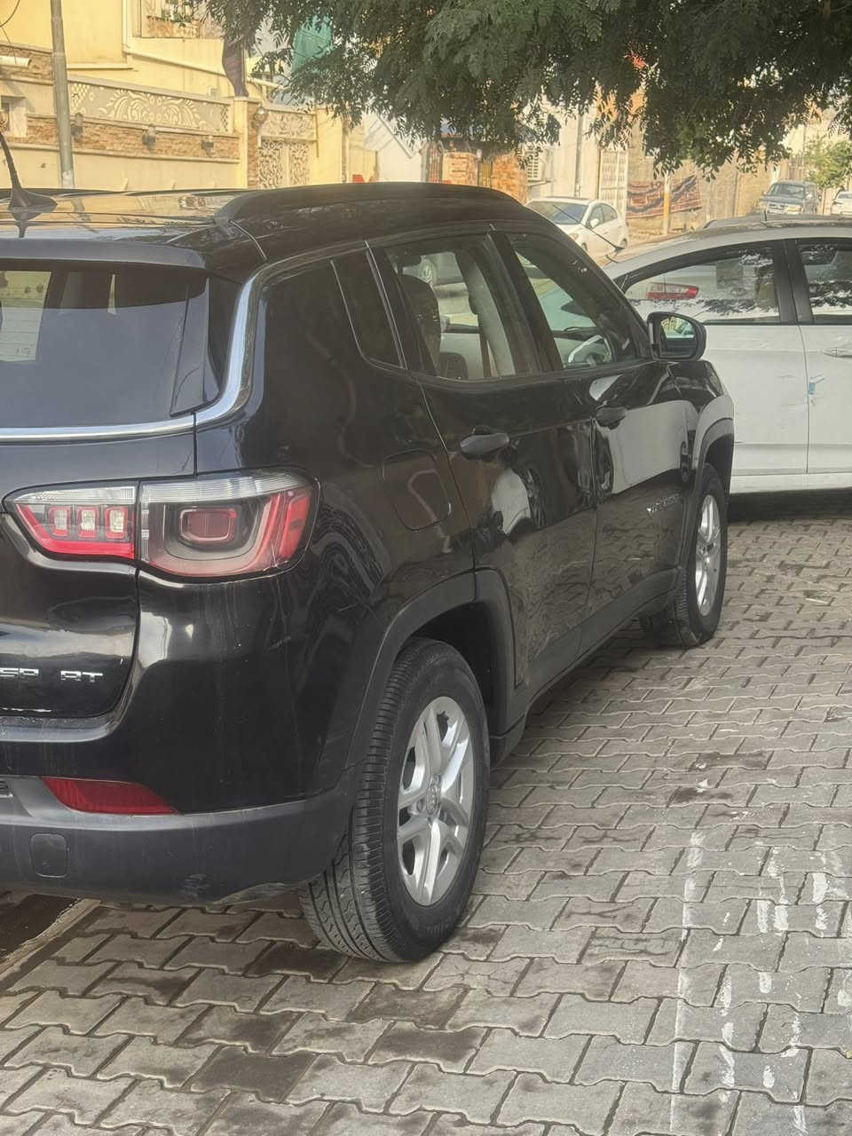 جيب كومباس موديل 2021 رقم بغداد بأسمي للبيع او مراوس حادثها بنيد ومبدل ومصبوغ وبيها مكانين بارد سعرها ب 130 وبيها مجال مكاني النجف / كوفة رقمي ***********
