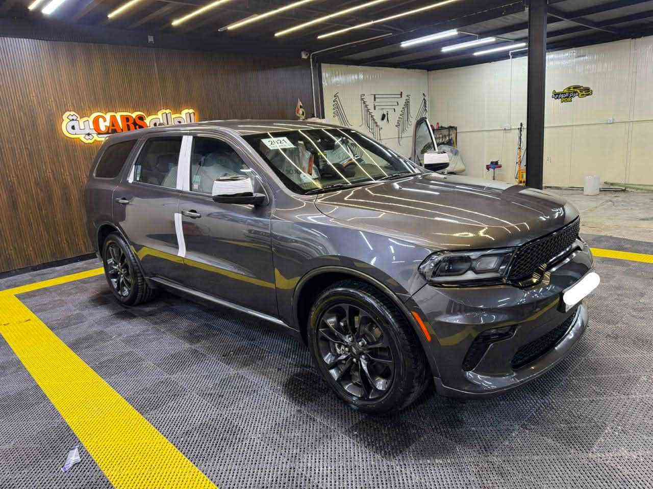 🟡 للبيع   2021 Dodge Dourngo 🟡
🔴 المركبة :  دوج دورنكو 2021 (بلاك اديشن )
🔴 الرقم : السيارة رقم سليمانية
 السنوية بأسمي تحويل مباشر للمشتري
🔴  الحادث : خلفي فقط باب الصندوق و مبدل بلادي نفس اللون
🔴 الايرباكات :  بدون ايرباك
🔴 العداد :49000 Mi
🔴 عدد 2 بصمة
المواصفات 
✅ محرك 6 سلندر
✅ لايتات زينون عالي و واطئ اصل 
✅ كشافات دعامية LED عالي الانارة مع حاجب LED نهاري
✅ بصمة باب وتشغيل
✅ ويل حجم 20  بلاك توب اصل مع طقم تاير بحالة ممتازة 
✅ حساس خلفي  اصل مع كاميرا خلفية دوارة 
✅ حساسات الاجتياز الجانبية للمركبة 
✅ باب الجنطة كهربائي 
✅ تحكم كهربائي لمقعد السائق
✅ مقاعد اماميه  تدفئه مع تدفئة المقود
✅ شاشة دشبول كبيرة لمجموعة من الايعازات
✅ عازل حراري بنسبة 90% نوع امريكي للزجاج

بيع مستعجل 
للاستفسار عن السعر أو تفاصيل أكثر الاتصال على الرقم. 
واتساب متوفر ***********
العنوان بغداد بغداد, العراق
