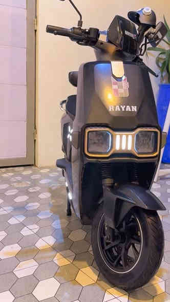 السلام عليكم 
دراجه شحن صاعقه ريان الحجم الصغير 

40 كيلو بل شحنه الوحده 

السرعه 55 حقيقي 

ماشيه 60 كيلو 

الدراجه نضيفه وجديده 

السعر: 850 وبي مجال حك الجيه 

اخت الزيرو

العنوان : بغداد البياع 

الرقم : ***********
