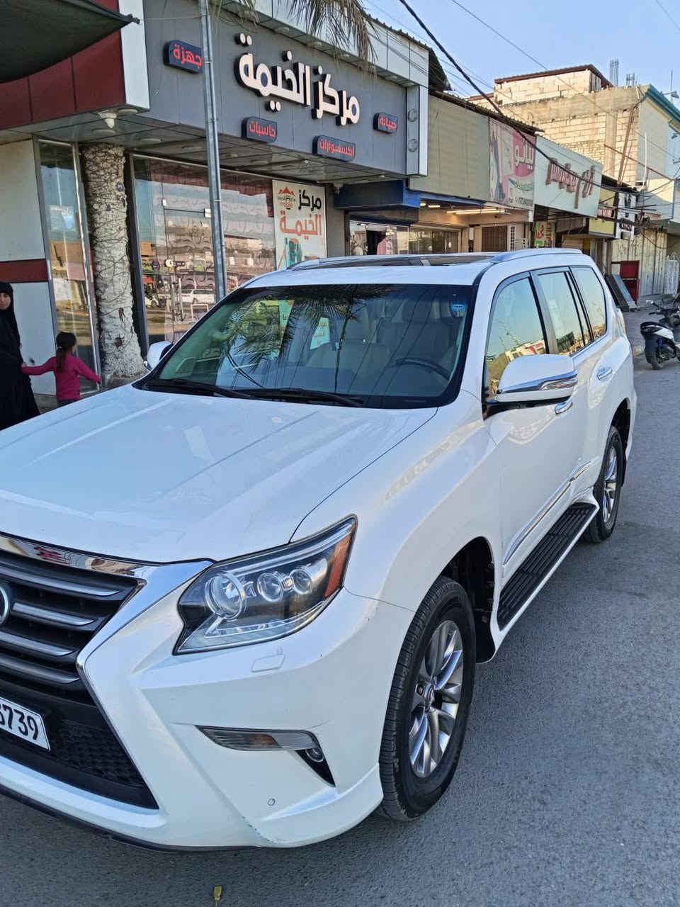 سلام عليكم

لكزز GX460 

موديل 2014 بريم بريم اصل باب اول 

 سيارة داخل ابيض اوف وايت

رقم سليمانية بسمي تريد تحويل تريد وكاله  

مواصفات 

جكات 

شاشات 3 بلاديات

رادار امامي + جانبي

كشنات حار + بارد + ثنين كراسي كهرباء

كشن سايق خزن مموري

ستيرن كهرباء خزن + ستيرن تدفىء

اتو بارك تصفط وحدهي

13 سماعة + دمام 

كشنات خلفية كهرباء 

تشغيل عن بعد 

فتحة بل سقف

ريموند شاشات 
اعلى مواصفات بل لكزز فول للاخير 1/1
***********
