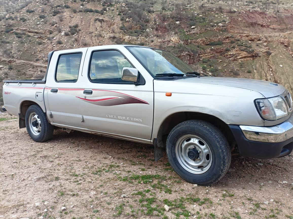 نیسان دەبڵ مۆدیل 2000 ڕەنگ سلڤەر  ئاڕم پلاسیک سلێمانی بەشەرت ، سەیارەکە تابڵێیت جوان و هەیکەلی قوتە ، کامل بۆیاخە لەسەر کاڵ بوونەوە  یەک قرچێکی پێشی هەیە تەنها کەمێک بۆنیتی گرتووە شانسی نەگرتووە ، مووس و بڕانەوەی بەشەرت گێڕ و مەکینە و ئەکسل بەشەرت زۆر بێ مەسرەفە چوار تایەی لۆکی لەژێردایە ، پارەی یەک بڕاوەیەکە نرخی تەنها 69 گەڵاو کەمێک معامەلە .

ژ.م  : ***********
ژ.م  : *********** السليمانية, العراق
