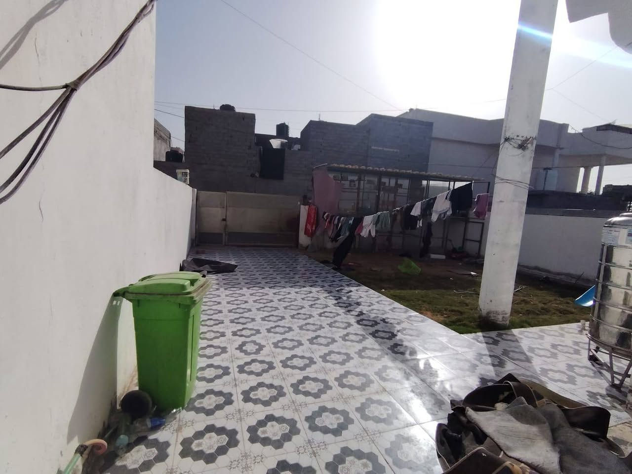 بيت للبيع مساحة ٤٠٠ متر سند٢٥ حق التصرف بناء فول قريب ع شارع الفردوس
٤غرف نوم ٣حمامات كراج يستوعب ٣سيارات 
يرهم نقد والتقسيط 
العنوان بغداد الشرطة الخامسة الدوانم شارع الفردوس 
***********
بي وات
