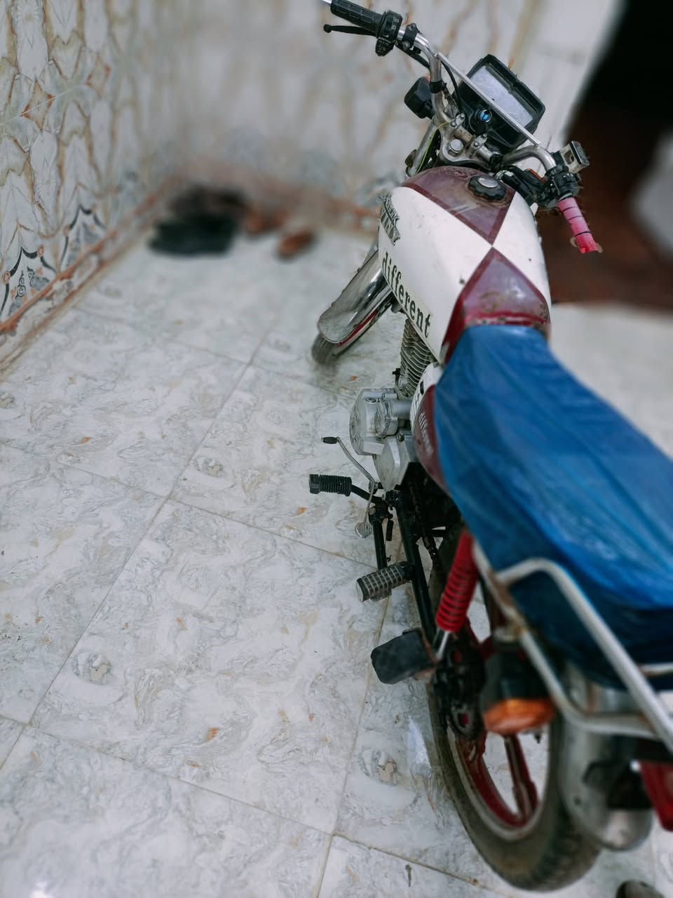 دراجه للبيع موديل 2020 أوراق سكنر كرهبايات كله شغاله لا تتخين ولا تنقص مكينه ناعمه مكان الديوانية السعر 350  
***********
