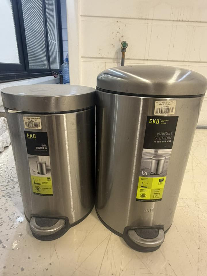 ساعات عدد 3 الحجم كبير
سعر الوحده 15 الف
سله مهملات ستيل
الكبير 10 
الصغير 5
سله مهملات عاديه لون اسود سعر 3 الوحده
كونسول عدد 1 سعر 100 الف
***********
