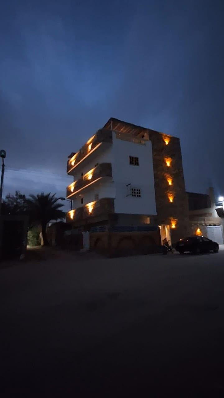 منزل للبيع فى غرب الاقصر القرنه الجديده مساحه ١٩٠متر ناصيه ارض ملك يوجد حمام سباحة للتواصل ٠١٠٦٨٤٩٧٤٢٤


**إذا كنت صاحب هذا الإعلان وتريد حذفه لأي سبب، رجاءا أرسل رسالة إلى الدعم الفني**