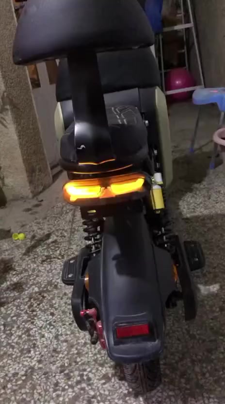 السلام عليكم دراجة شحن R9 للبيع
5 بطاريات كبار  بيهة مشكله من اخليهة على الشحن الشاحنة تكوم ترمش والبريك الخلفي عطان بس الأمامي شغال كلشي ما بي دراجة كاملة مكمله كلشي ما بيهة عدا ذني الشغلتين السعر 300 وبيهة مجال 
العنوان بغداد الشعب 
للاستفسار ***********
