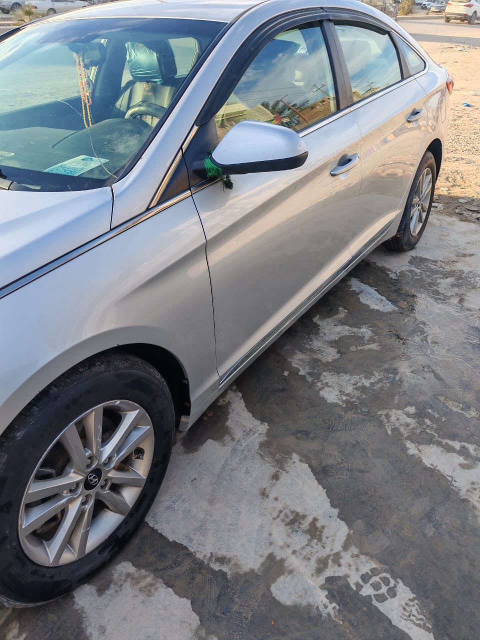 سوناتا ١٦..
حادثها موضح بالصوره..
جاهزه كل نقص ماكو..
السعر ١٢٠ وبيها مجال بسيط جدا.
 ***********سياره بااسمي سنويه جديده
