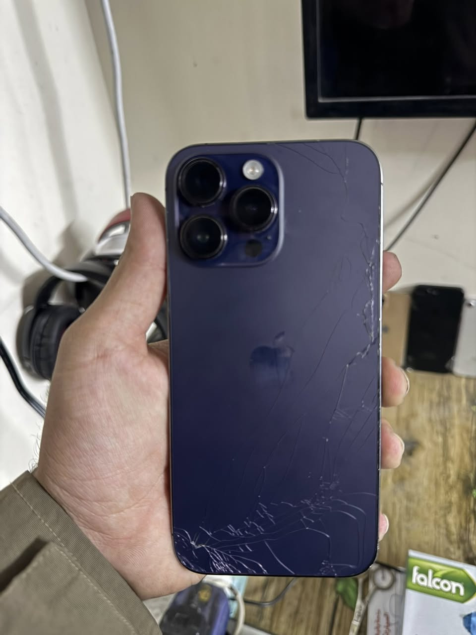 السلام عليكم ايفون 14 برو ماكس للبيع لون بنفسجي بي ضربه بالشاشه او فطور بالضهر ذاكرة 256 بطارية 87 الشاصي نضيف 
للتواصل
***********
مكاني بغداد العامريه
