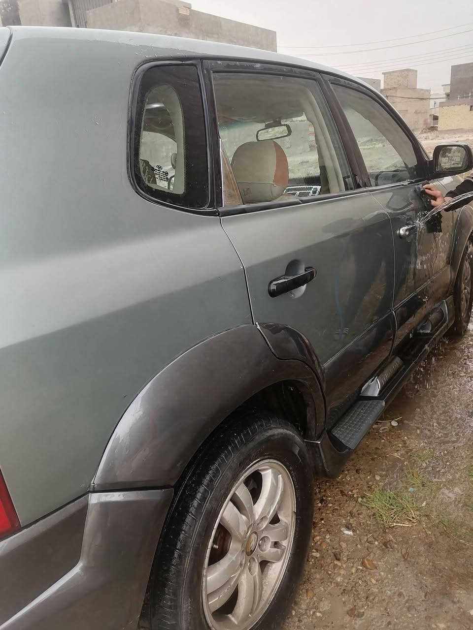 السلام عليكم للبيع توسان ٢٠٠٦ بغداد حادث باب الأمامي مصبوغه احزام فول ماعدا بصمه بيه مشط استيرن كير مكينه مكفولات تبريد رقم بغداد انكليزي بسمي مكان سياره بغداد واتصال على الرقم *********** عارضه ٩٠ وبيه مجال
