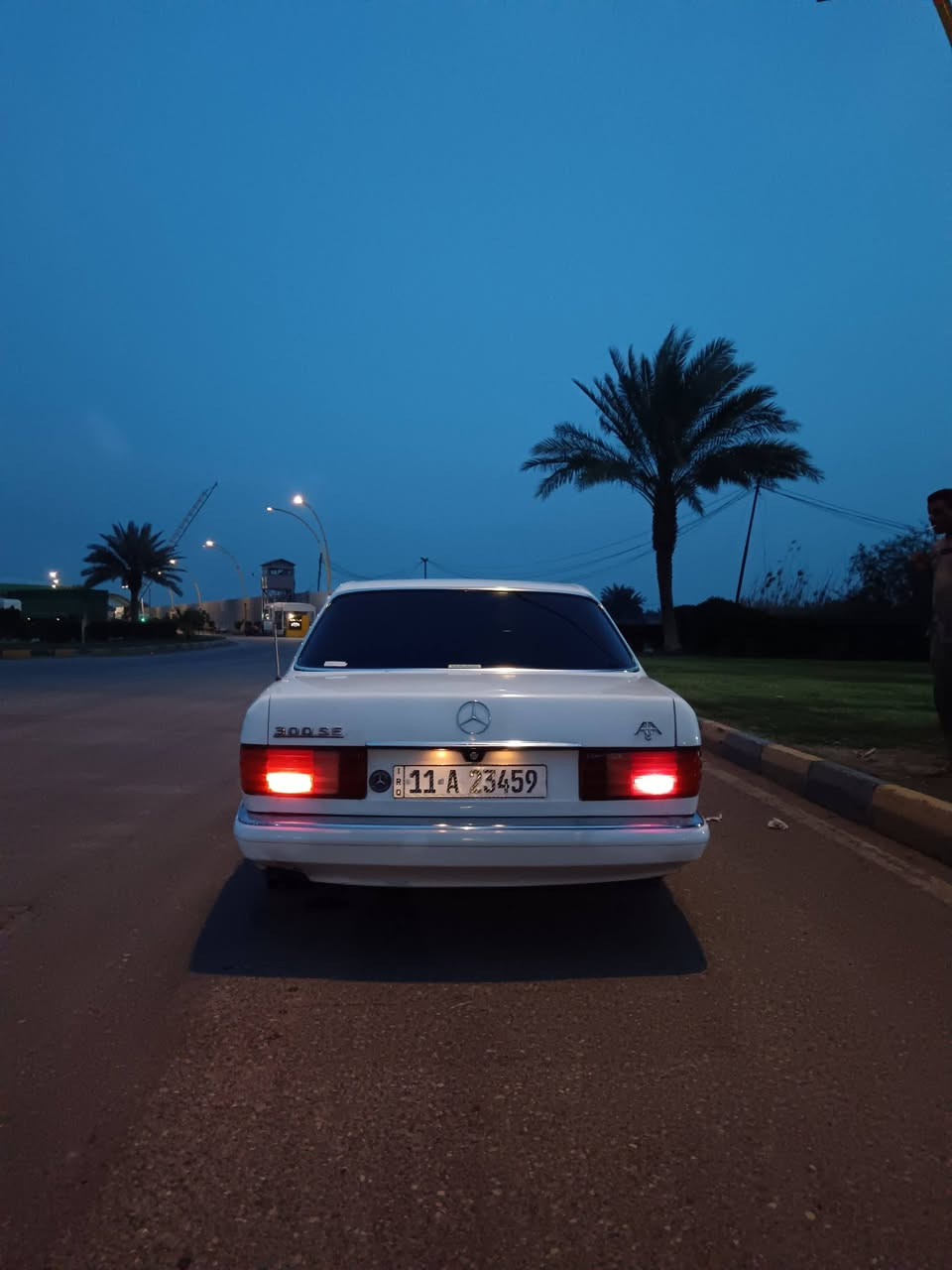 سلام عليكم مرسيدس جانبو للبيع موديل 1987 سنويه ل28بسمي رقم بغداد انكليزي هزه جديده كير مكينه بلاد تخم تاير جديد صدر أمامي خلفي جديد غرفه جديده كهربائيات كله شغاله تبريد شغال فتحه سقف عليه ادامه كامله من نوزل فيت بم فلتر  دبل مروحه دبل هورن كير ومكينه مكفولات السعر 75 وبيه وبيه مجال او مراوس حسب القناعه رجأ لحد يكسر بحلال العالم تشتري اتصل وتدلل ماتشتري اذكرنه بكلمه طيبه لاتصال *********** مكان بابل
