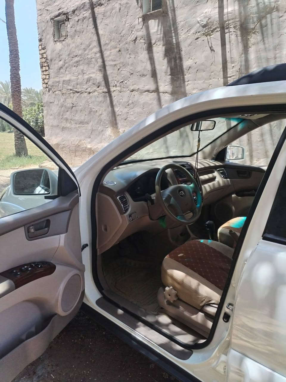 السلام عليكم كيا سبورتج موديل 2009 خليجي مكينه 2000 السياره جاهزه من مكينه من كير من حداديه من تبريد السياره بيه كارد بلجاملغ وبلباب مكان السياره بابل الدبله الاستفسار ع الرقم *********** السعر 117 وبيه مجال
