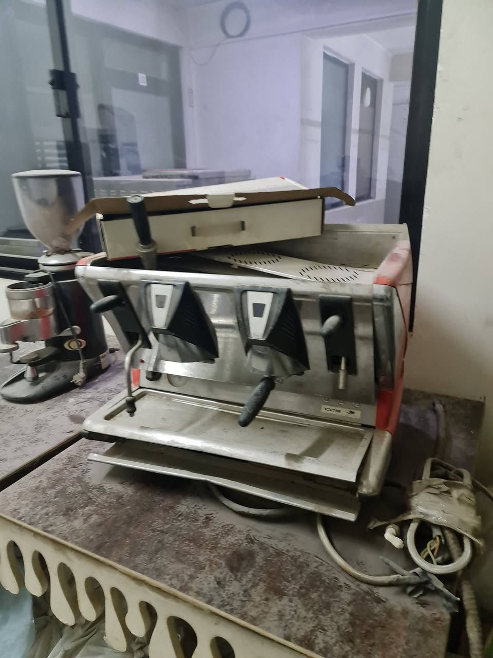 اغراض مطعم مستعمله استعمال  بسيط وحالتها جيده
المكان بالاعظميه شارع الضباط
التواصل على الواتس للاستفسار عن الاسعار
***********
