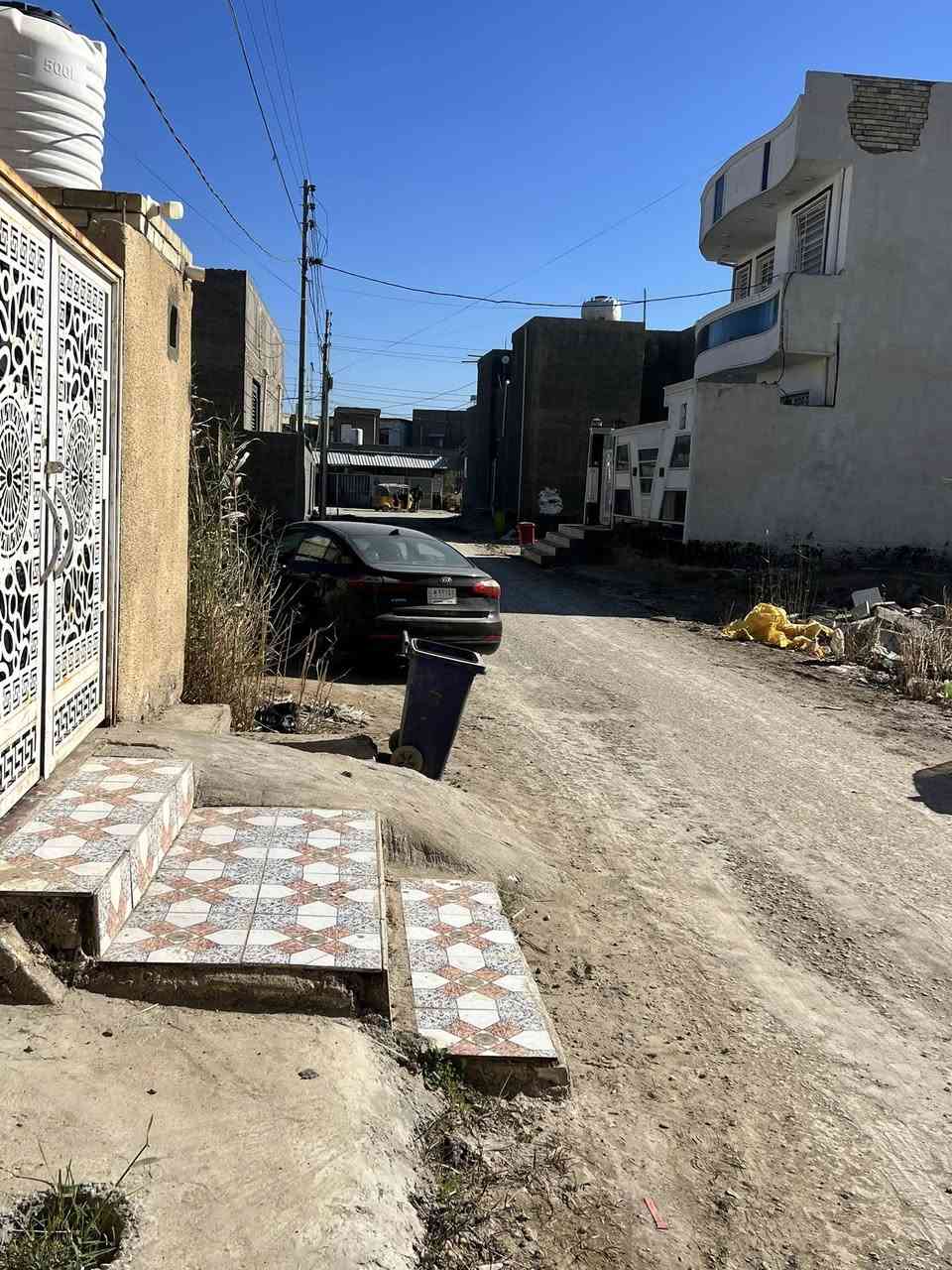 ٢٠٠ متر للبيع بحي المصطفى قطع حسنين 
غرفتين نوم وصحيات ٢  وصاله كبيره وستقبال ومطبخ مع حديقه وكراج 
***********
