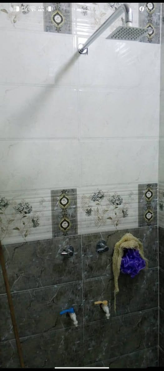 سلام عليكم ورحمة الله 

يوجد دار للبيع ☑️
المساحه 185 متر ☑️
يتكون الدار من غرفتين نوم وصاله وحمام ومطبخ واستقبال 
ومناور وصحيات بيت مرتب أي نقص مابي فقط الأرضية صب الدار عقد زراعي وبي معامله تطويب مستلمين الوصل ☑️☑️
موقع الدار☑️👇
الأنبار الفلوجه حي المختار مقابيل جامع الخناجره 📍☑️
أي ستسفار الاتصال
***********
العز للعقار والمقاولات العامة ☑️
