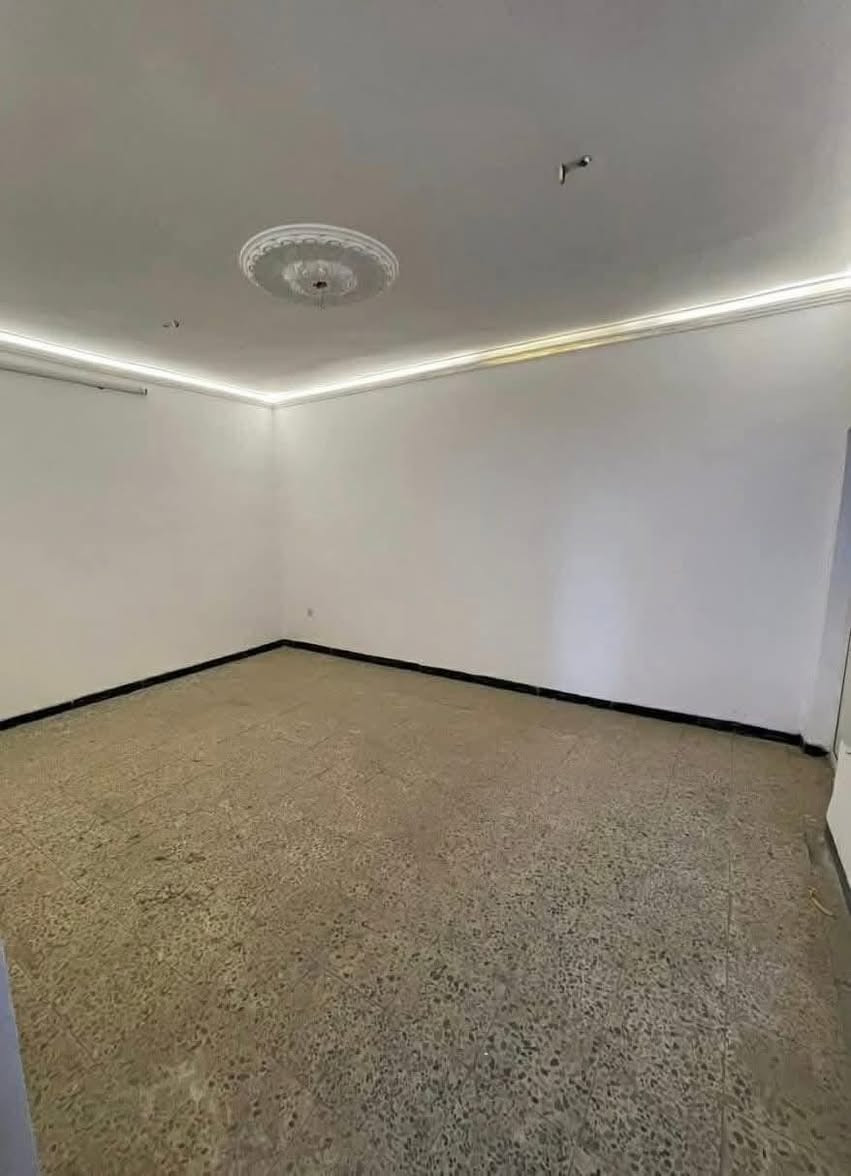 السلام عليكم بيت للبيع في حي الجهاد منطقه الشارقه 
البيت مساحته ١٥٠ واجهه ٧ ونص ونزال٢٠  يحتوي البيت  على ٤ غرف نوم و صاله ومطبخ وحمام عدد ٢ 
والبيت قرب سنتر الحسنين بناء البيت ٢٠١٦ 
وسعره جدا مناسب 
للاستفسار اتصل على الارقام التاليه 
***********
ابو مرام للعقار ❤️
