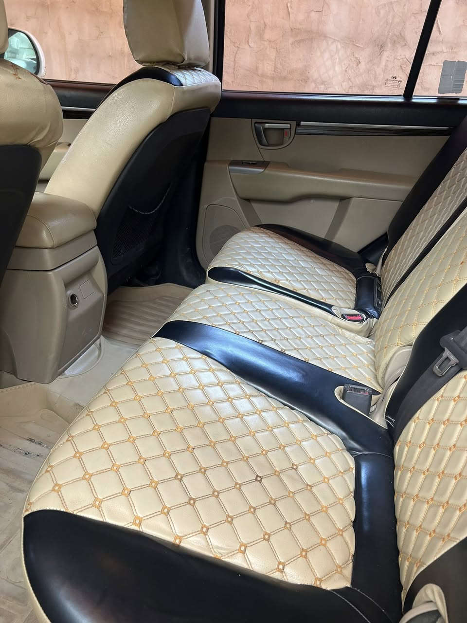 سنتافي مديل 2012 فول واحد على واحد
فتحه سقف 
مري شفط شاشه اصليه
تحكم ستيرن 
كامره خلفيه لايت 
مكينه سته سلندر 3500
سبع راكب تبريد 3 قطع 
كشن كهربائي 
سياره ضربتها الباب مال سائق والي وراها بس شغط وهنا بالعراق من اجتي 
محرك بس الكازكيت مبدل
سياره ما بيه اي نقص تخم تاير جديد صدر امامي خلفي زيرو
رقم بغداد
مكاني بغداد
 ماشيه 170 حقيقي
السونار موجود بالصور 
السعر 152 وبيها مجال 
مكان السياره بغداد
 الرقم للاستفسار  
***********
***********
