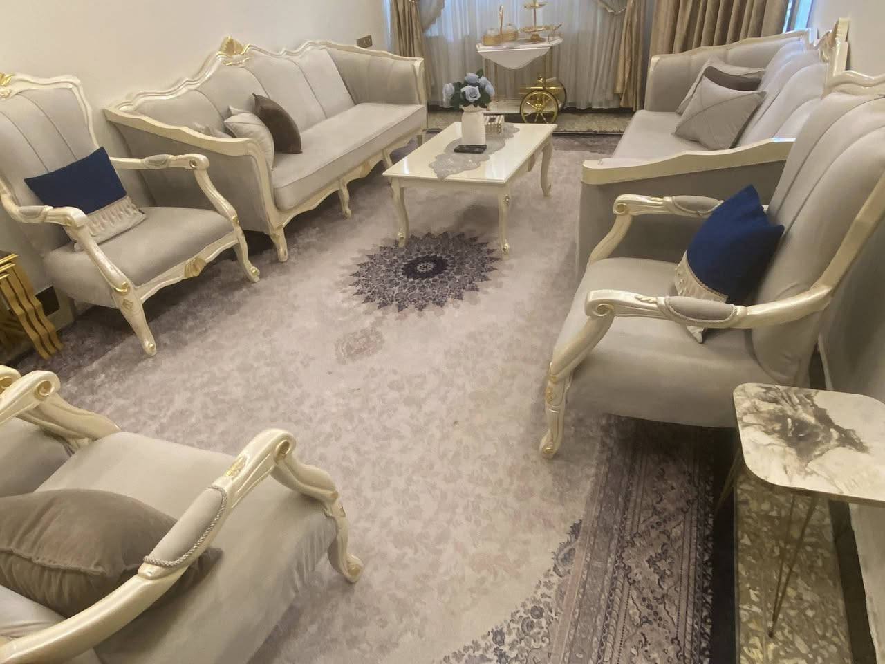 السلام عليكم قنفات للبيع  نضيفات اي ضرر مابيهن  كلش نضيفات سبب البيع  لضيق المكان مليونين  ونص وبيهن مجال  صنع تركي  عشر مقاعد


**إذا كنت صاحب هذا الإعلان وتريد حذفه لأي سبب، رجاءا أرسل رسالة إلى الدعم الفني**